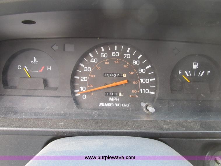 image for item B2809 1991 Toyota SR5 extended cab pickup truck