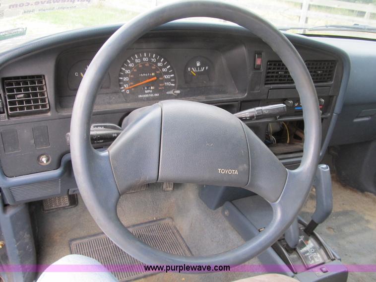 image for item B2809 1991 Toyota SR5 extended cab pickup truck