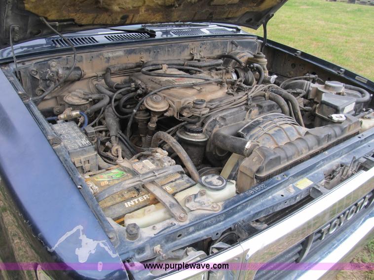 image for item B2809 1991 Toyota SR5 extended cab pickup truck