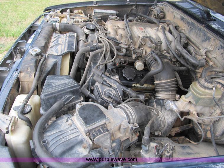 image for item B2809 1991 Toyota SR5 extended cab pickup truck