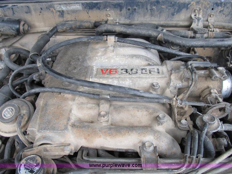 image for item B2809 1991 Toyota SR5 extended cab pickup truck