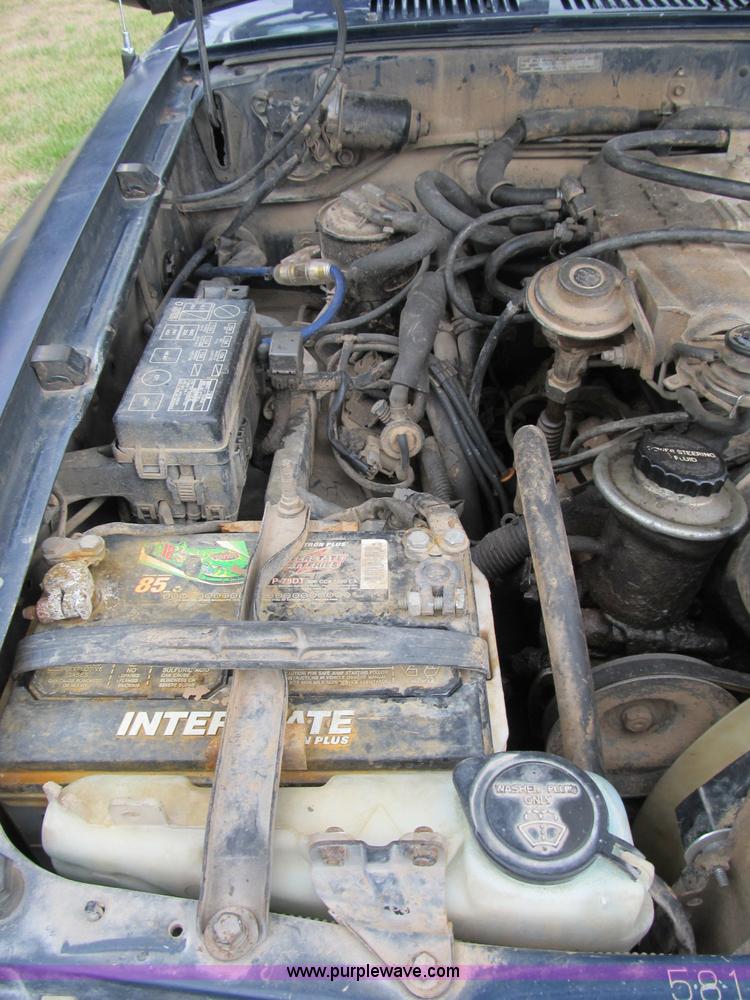 image for item B2809 1991 Toyota SR5 extended cab pickup truck