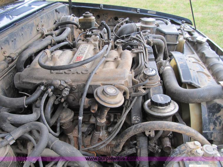 image for item B2809 1991 Toyota SR5 extended cab pickup truck