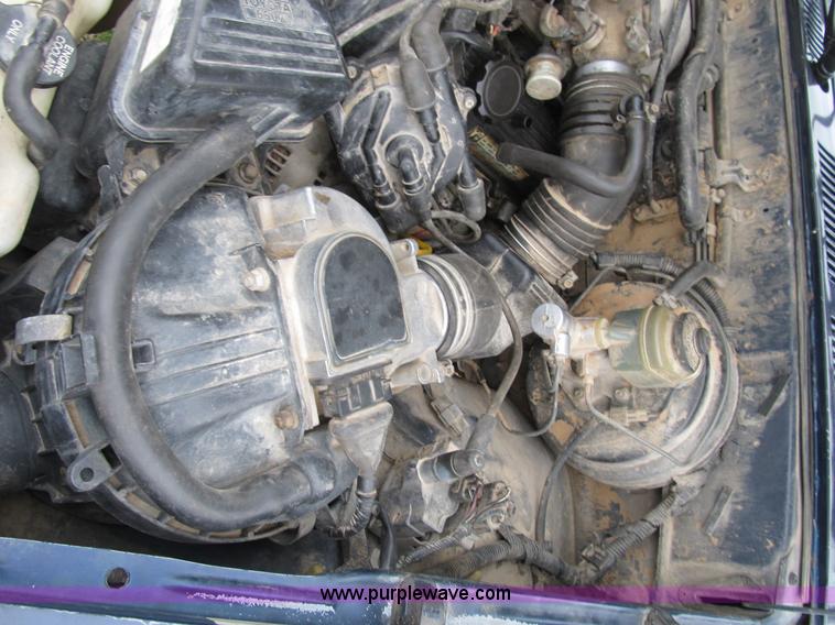 image for item B2809 1991 Toyota SR5 extended cab pickup truck