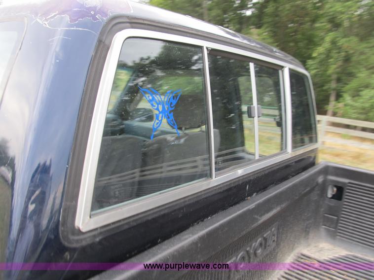 image for item B2809 1991 Toyota SR5 extended cab pickup truck