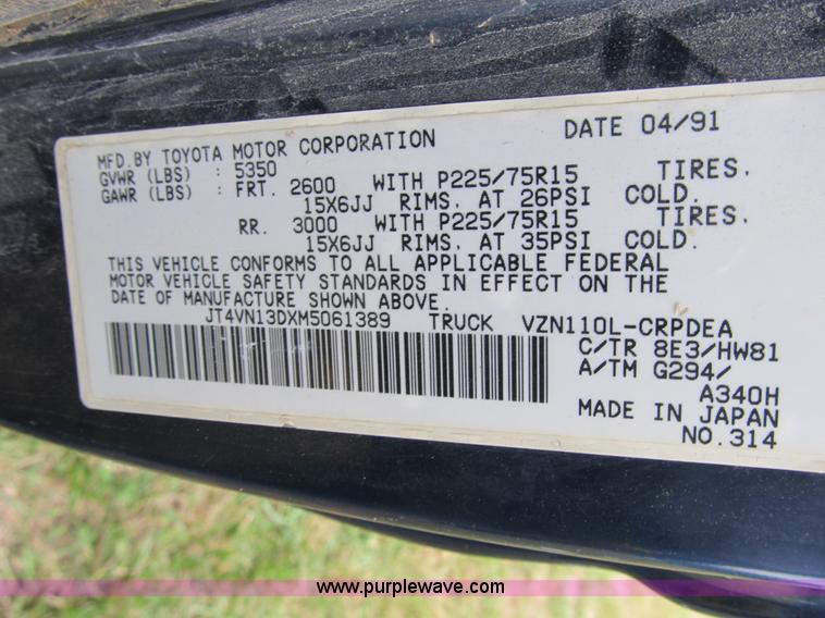 image for item B2809 1991 Toyota SR5 extended cab pickup truck