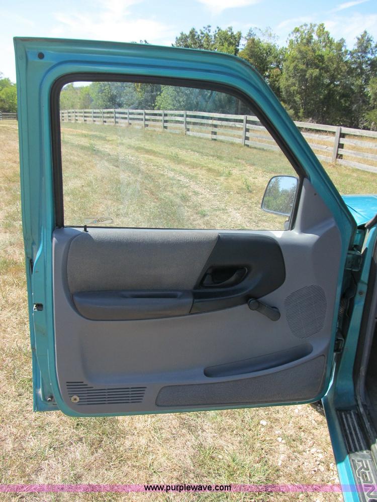 image for item B2834 1993 Ford Ranger XLT pickup truck