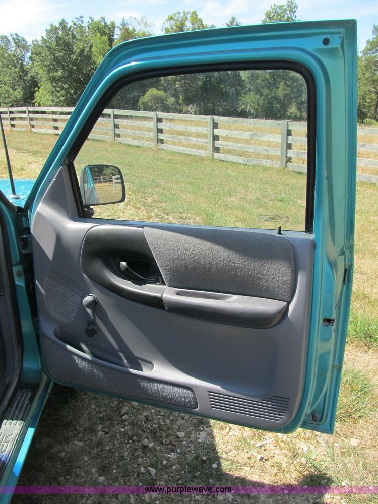 image for item B2834 1993 Ford Ranger XLT pickup truck