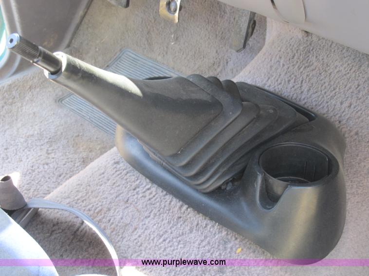 image for item B2834 1993 Ford Ranger XLT pickup truck