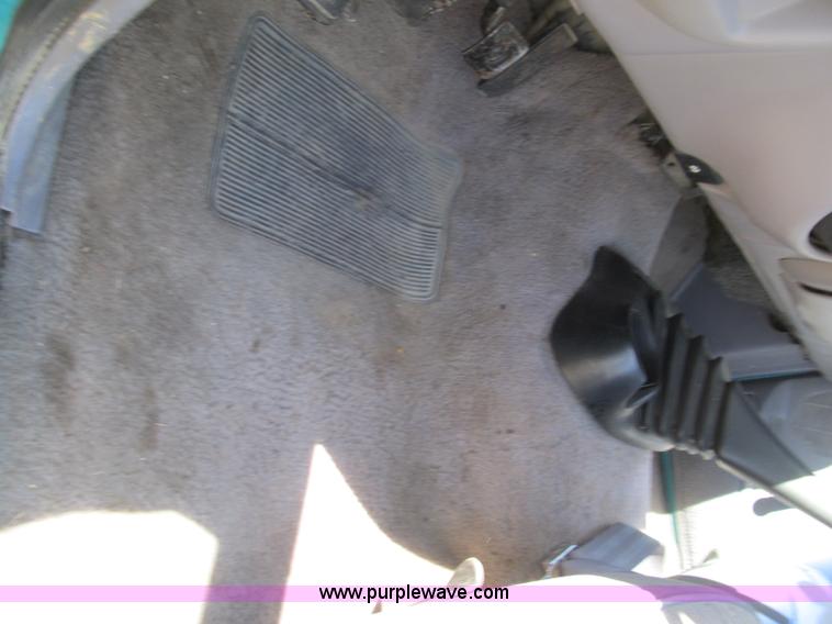 image for item B2834 1993 Ford Ranger XLT pickup truck