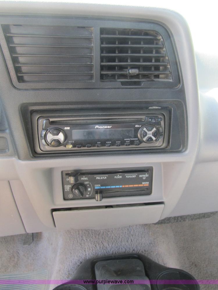 image for item B2834 1993 Ford Ranger XLT pickup truck