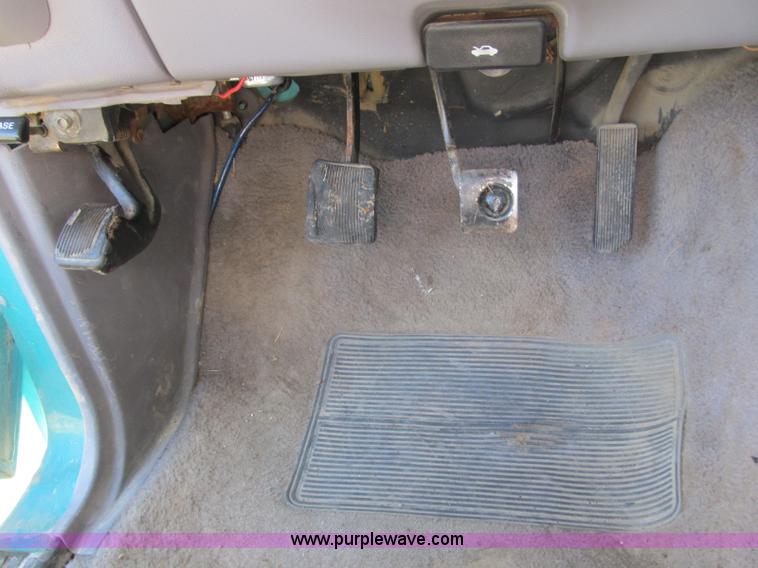 image for item B2834 1993 Ford Ranger XLT pickup truck