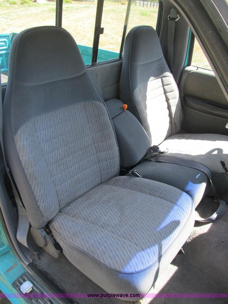 image for item B2834 1993 Ford Ranger XLT pickup truck