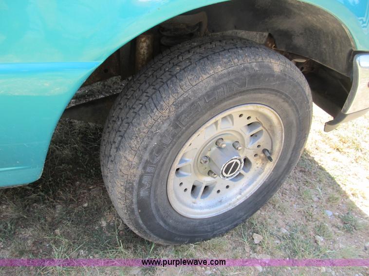 image for item B2834 1993 Ford Ranger XLT pickup truck