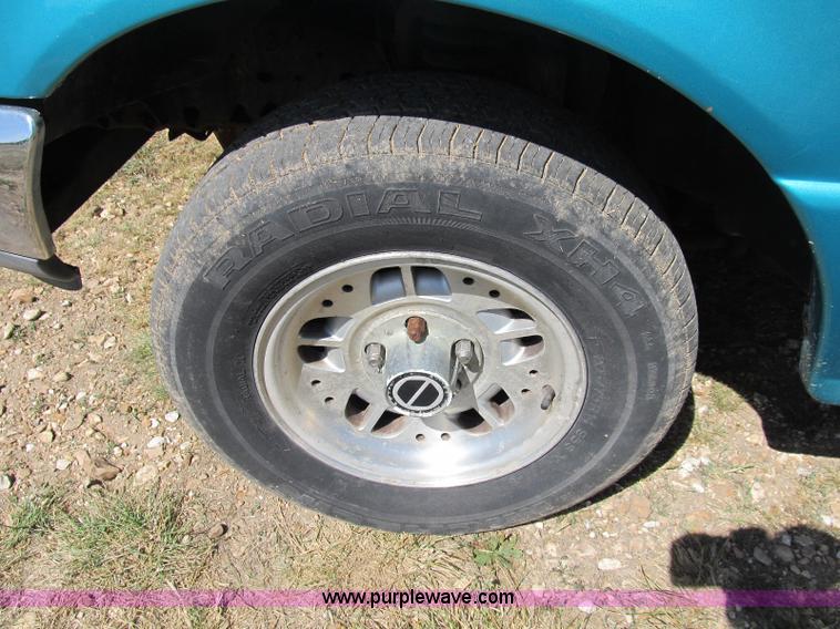 image for item B2834 1993 Ford Ranger XLT pickup truck