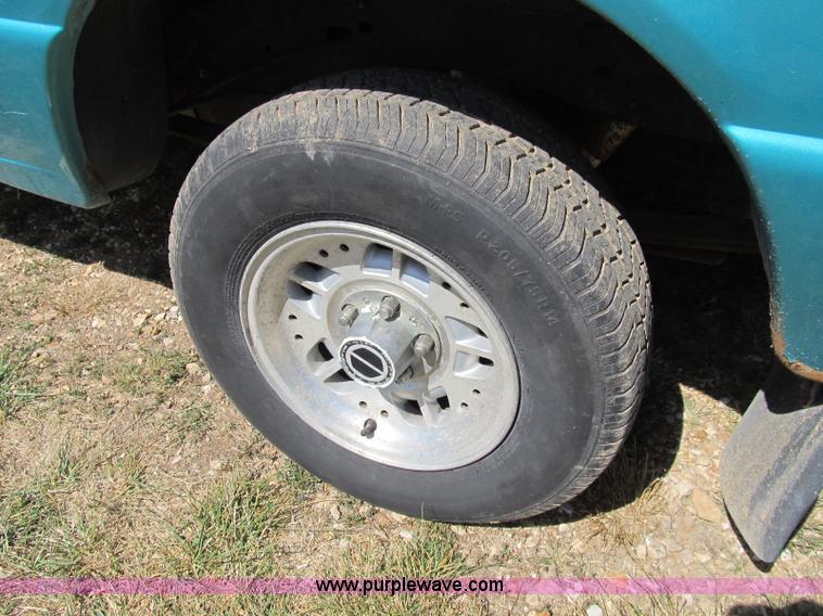 image for item B2834 1993 Ford Ranger XLT pickup truck