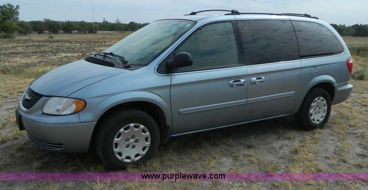 image for item B3840 2004 Chrysler Town & Country LX mini van