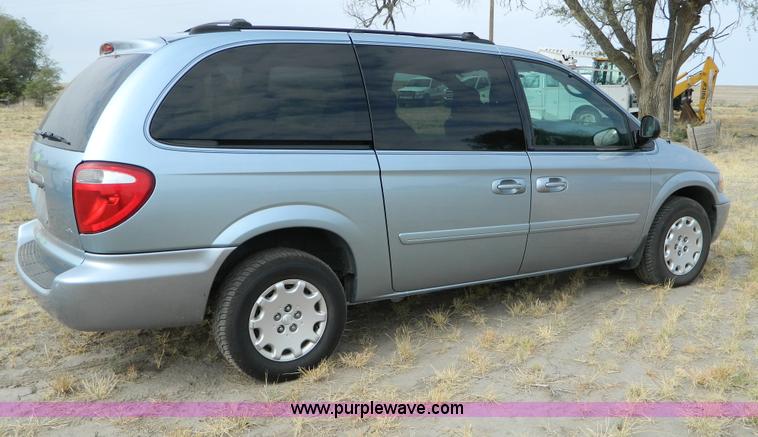 image for item B3840 2004 Chrysler Town & Country LX mini van