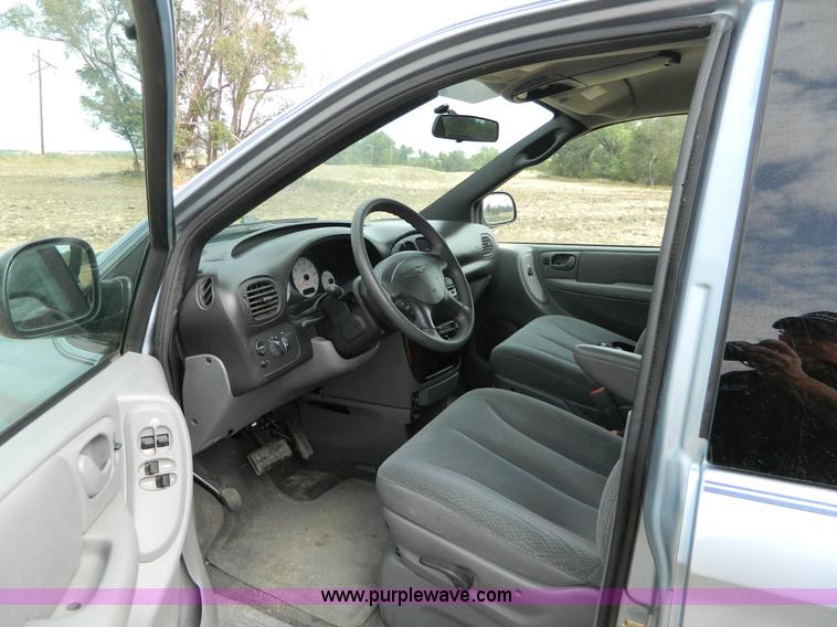 image for item B3840 2004 Chrysler Town & Country LX mini van
