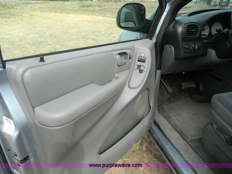 image for item B3840 2004 Chrysler Town & Country LX mini van