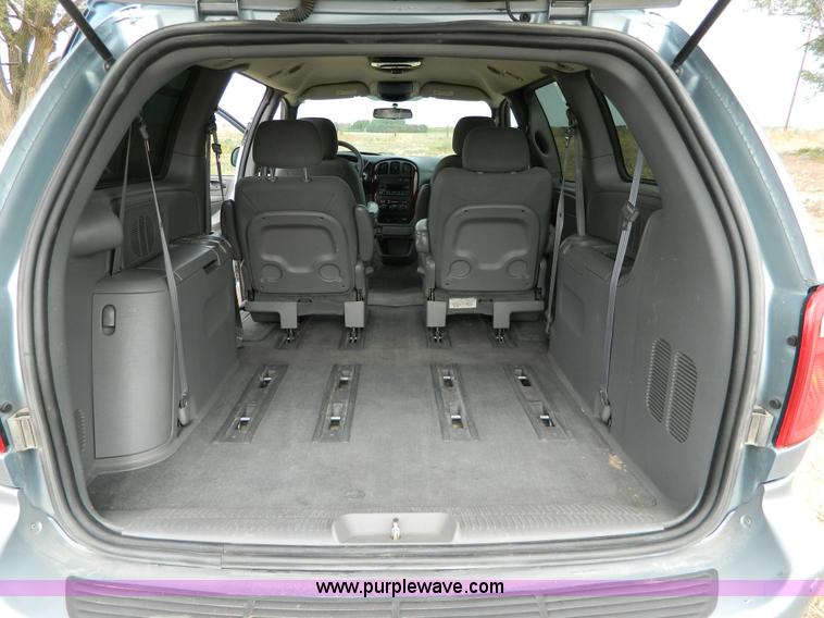 image for item B3840 2004 Chrysler Town & Country LX mini van
