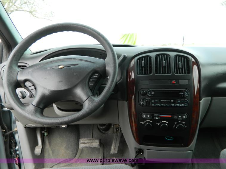 image for item B3840 2004 Chrysler Town & Country LX mini van