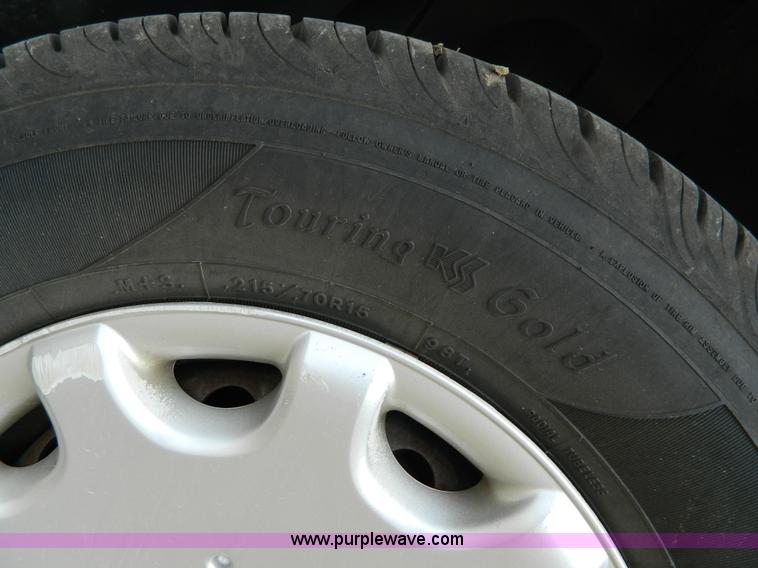 image for item B3840 2004 Chrysler Town & Country LX mini van