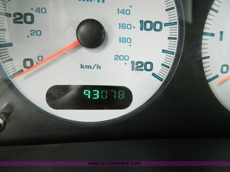 image for item B3840 2004 Chrysler Town & Country LX mini van