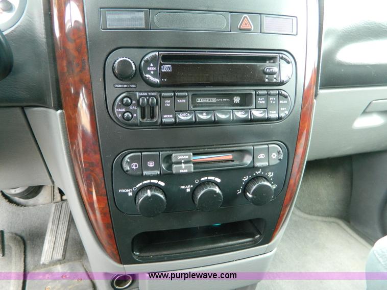 image for item B3840 2004 Chrysler Town & Country LX mini van