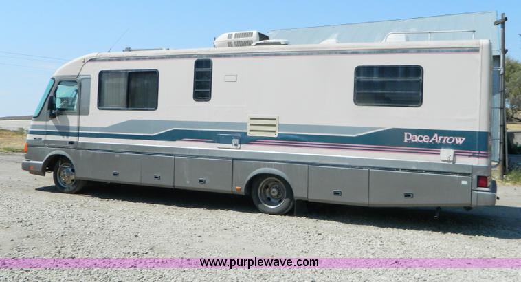image for item B3842 1992 Chevrolet Pace 31' RV motorhome