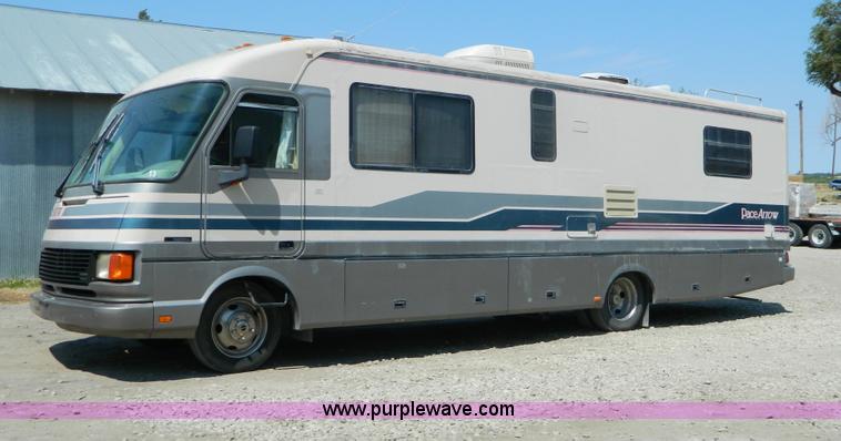 image for item B3842 1992 Chevrolet Pace 31' RV motorhome