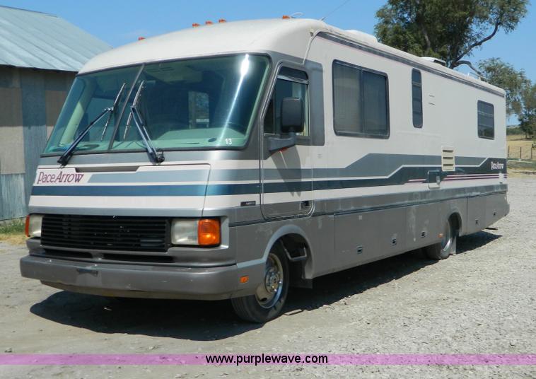 image for item B3842 1992 Chevrolet Pace 31' RV motorhome