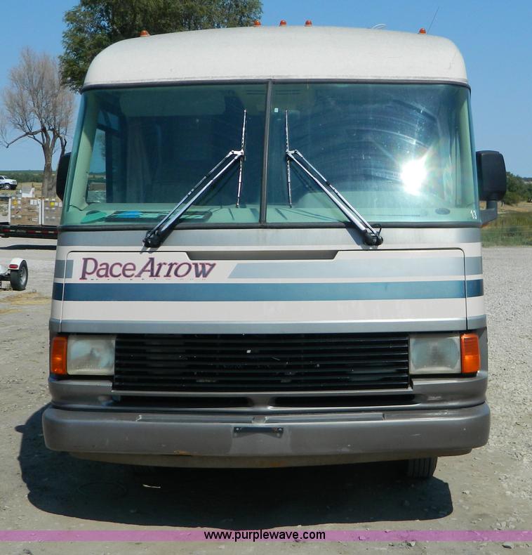 image for item B3842 1992 Chevrolet Pace 31' RV motorhome