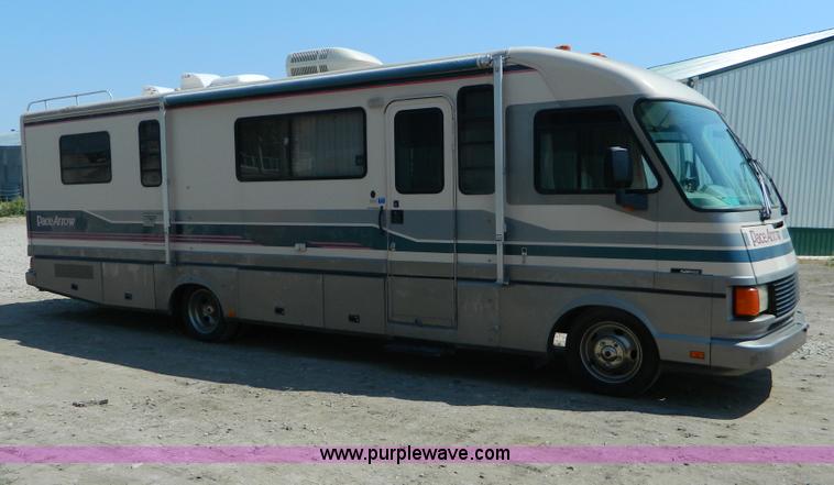 image for item B3842 1992 Chevrolet Pace 31' RV motorhome