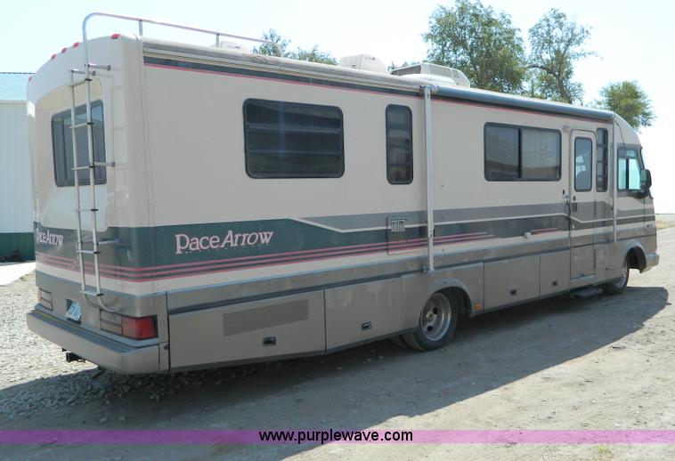 image for item B3842 1992 Chevrolet Pace 31' RV motorhome