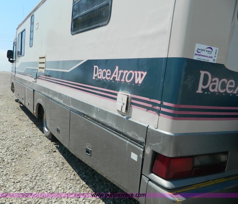 image for item B3842 1992 Chevrolet Pace 31' RV motorhome