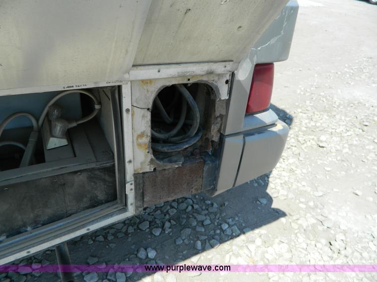 image for item B3842 1992 Chevrolet Pace 31' RV motorhome