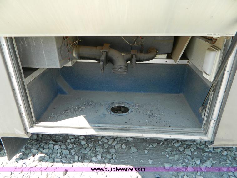 image for item B3842 1992 Chevrolet Pace 31' RV motorhome