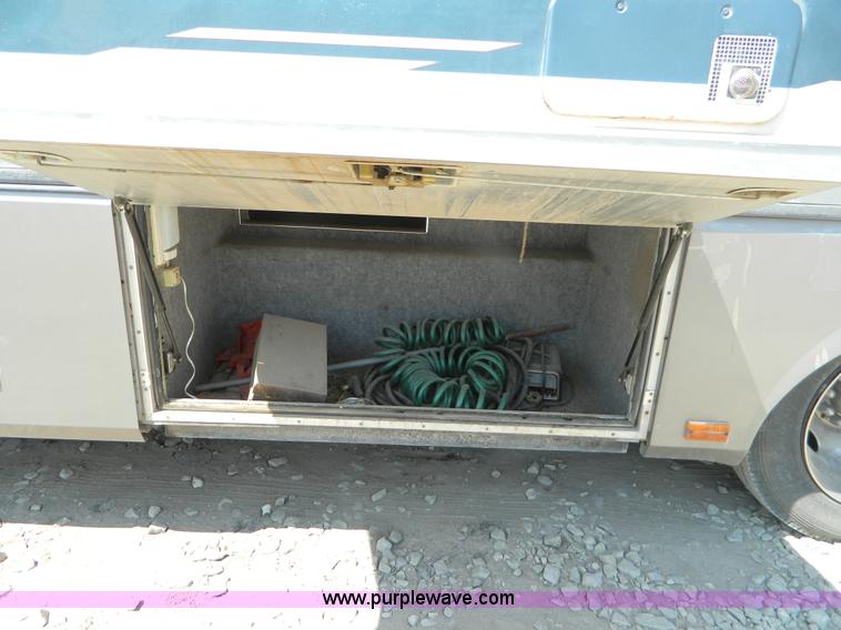 image for item B3842 1992 Chevrolet Pace 31' RV motorhome