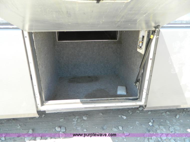 image for item B3842 1992 Chevrolet Pace 31' RV motorhome