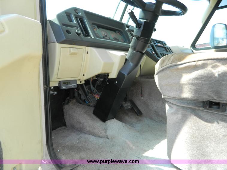 image for item B3842 1992 Chevrolet Pace 31' RV motorhome