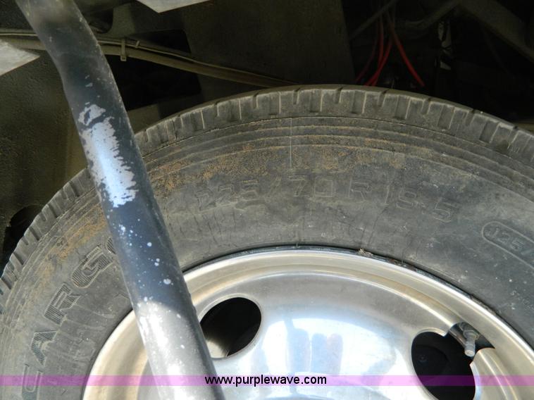 image for item B3842 1992 Chevrolet Pace 31' RV motorhome