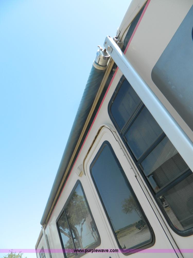 image for item B3842 1992 Chevrolet Pace 31' RV motorhome