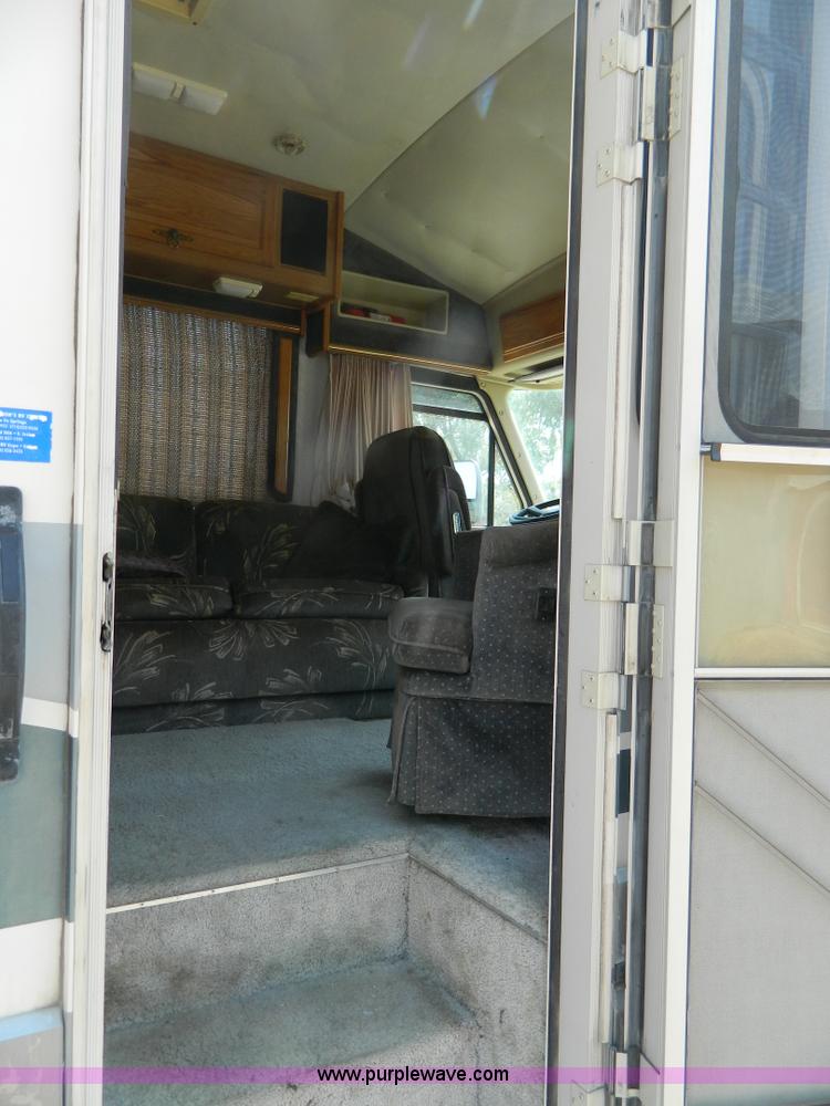 image for item B3842 1992 Chevrolet Pace 31' RV motorhome