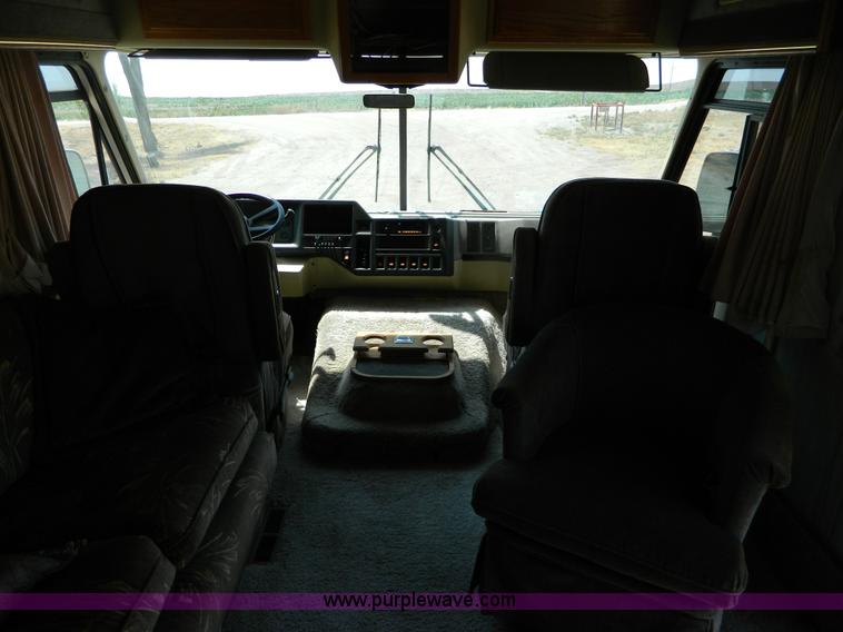 image for item B3842 1992 Chevrolet Pace 31' RV motorhome