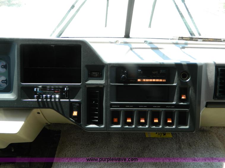 image for item B3842 1992 Chevrolet Pace 31' RV motorhome