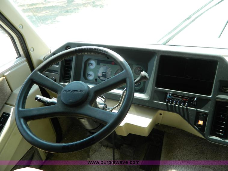 image for item B3842 1992 Chevrolet Pace 31' RV motorhome
