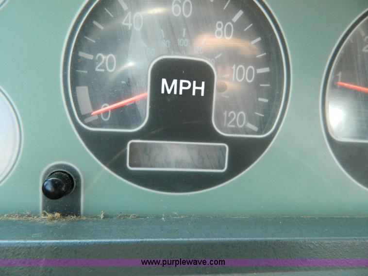 image for item B3842 1992 Chevrolet Pace 31' RV motorhome