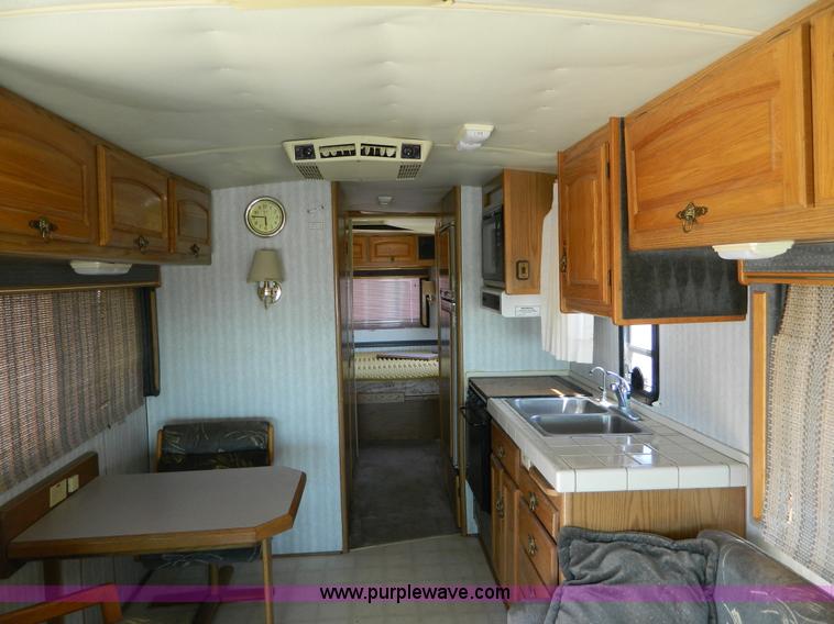 image for item B3842 1992 Chevrolet Pace 31' RV motorhome