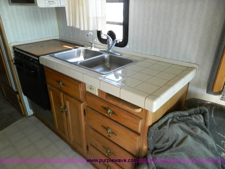 image for item B3842 1992 Chevrolet Pace 31' RV motorhome